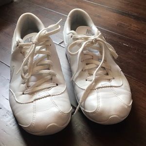 Nike cheer shoes
